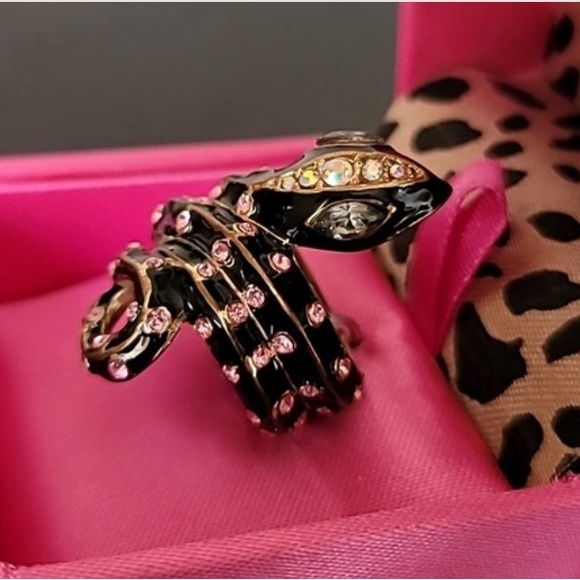 Vintage BETSEY JOHNSON Jungle Book Collection Black Snake Ring. Size 6 - Picture 5 of 8